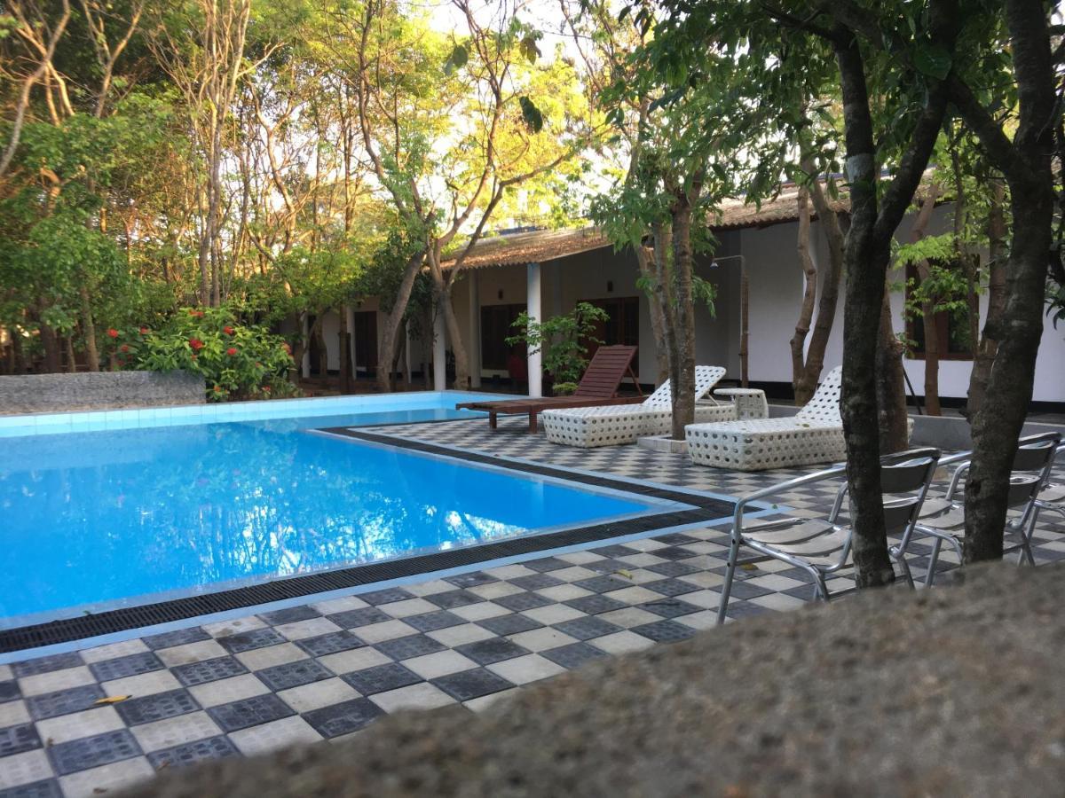 Alikele Hotel & Resort Sigiriya Buitenkant foto