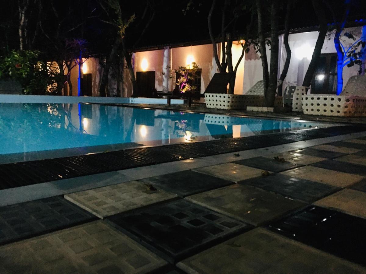 Alikele Hotel & Resort Sigiriya Buitenkant foto