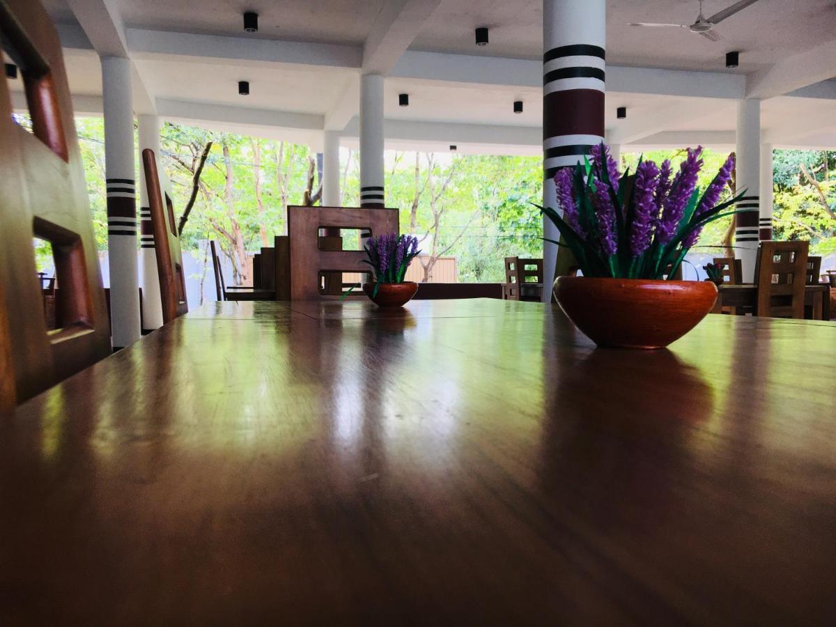 Alikele Hotel & Resort Sigiriya Buitenkant foto