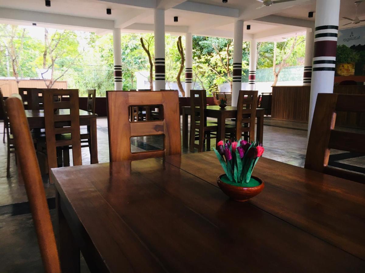Alikele Hotel & Resort Sigiriya Buitenkant foto