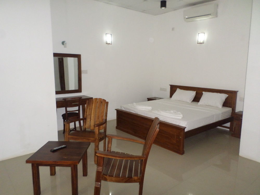 Alikele Hotel & Resort Sigiriya Buitenkant foto