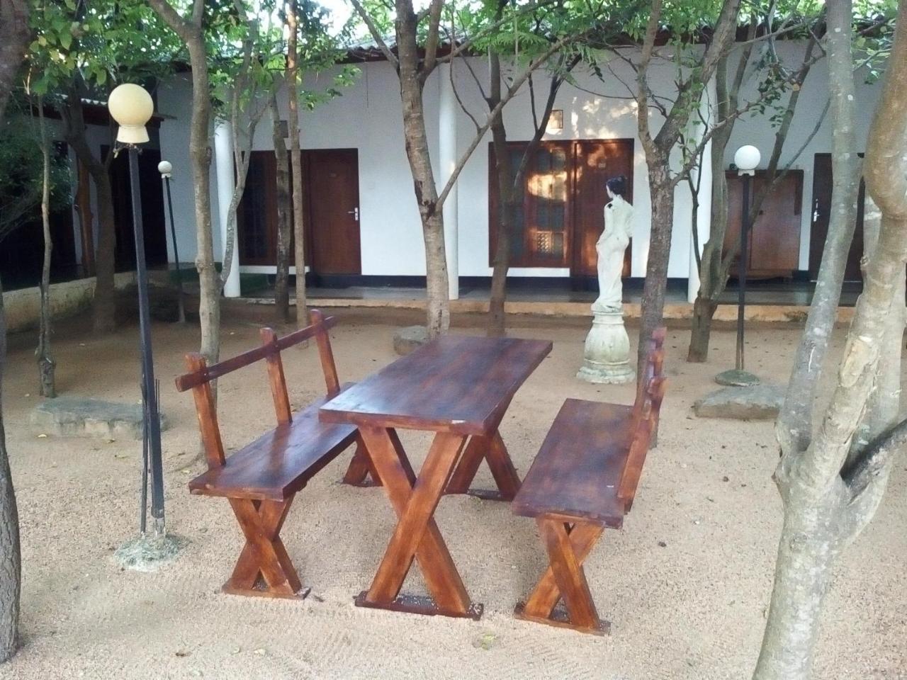 Alikele Hotel & Resort Sigiriya Buitenkant foto
